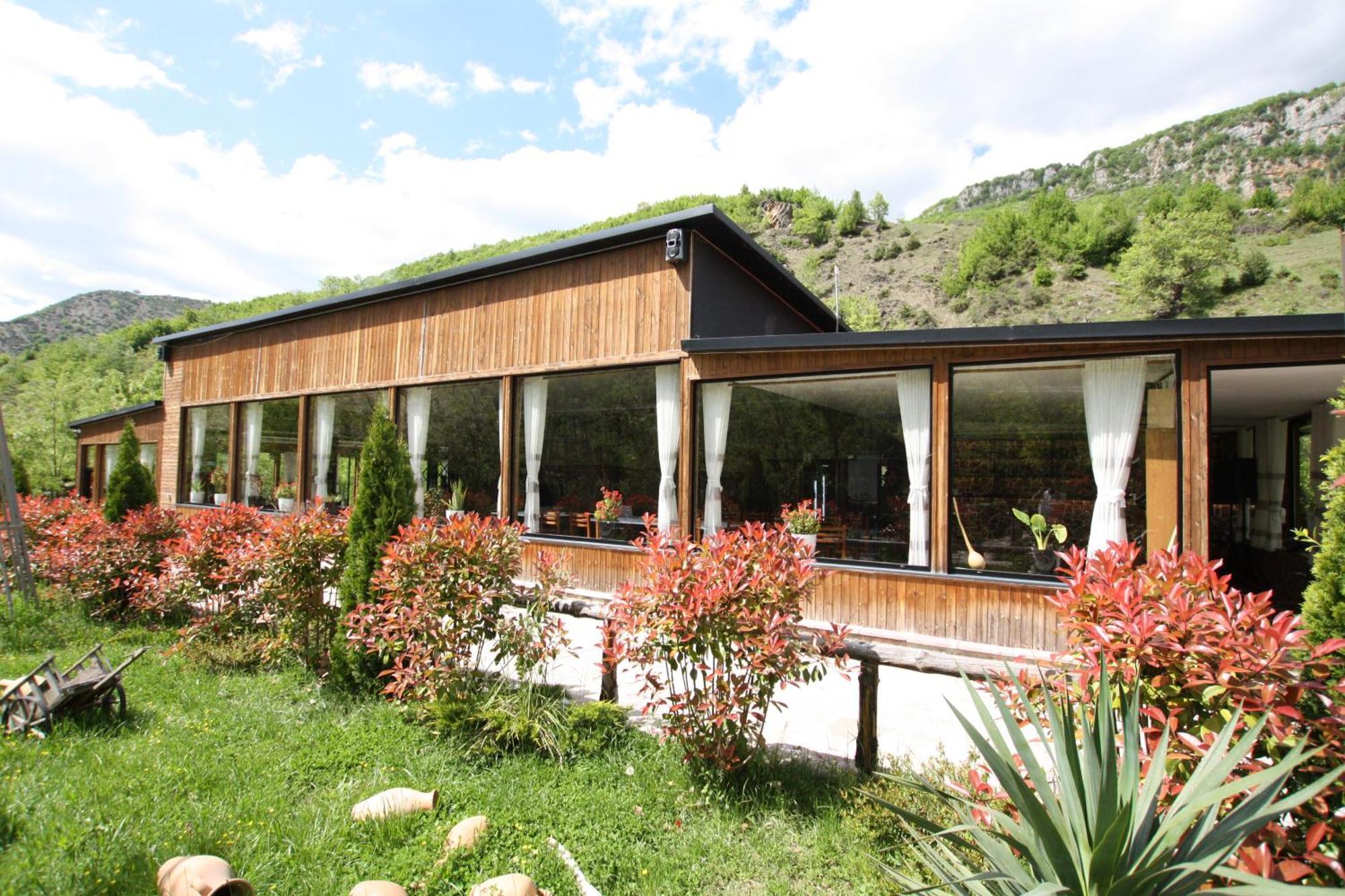 Lugina E Shengjergjit ,Bujtinat Villa Tirana Kültér fotó