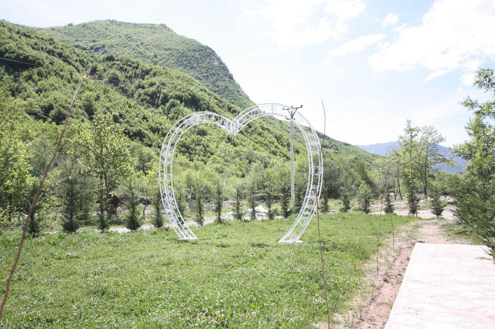 Lugina E Shengjergjit ,Bujtinat Villa Tirana Kültér fotó